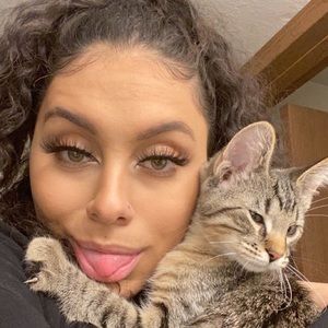 Meet your Posher, Adryanna